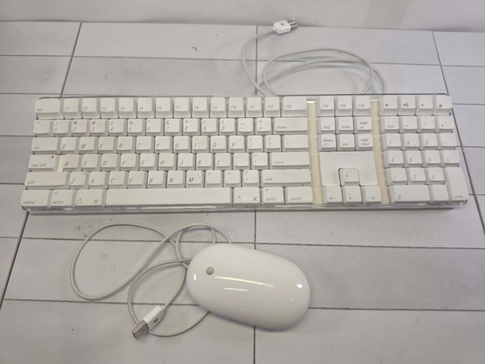 Apple A1048 Wired Keyboard, White, Includes Apple Wired Mighty Mouse A1152